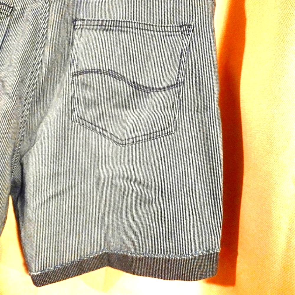 Lee Mid Rise Shorts - Picture 6 of 8